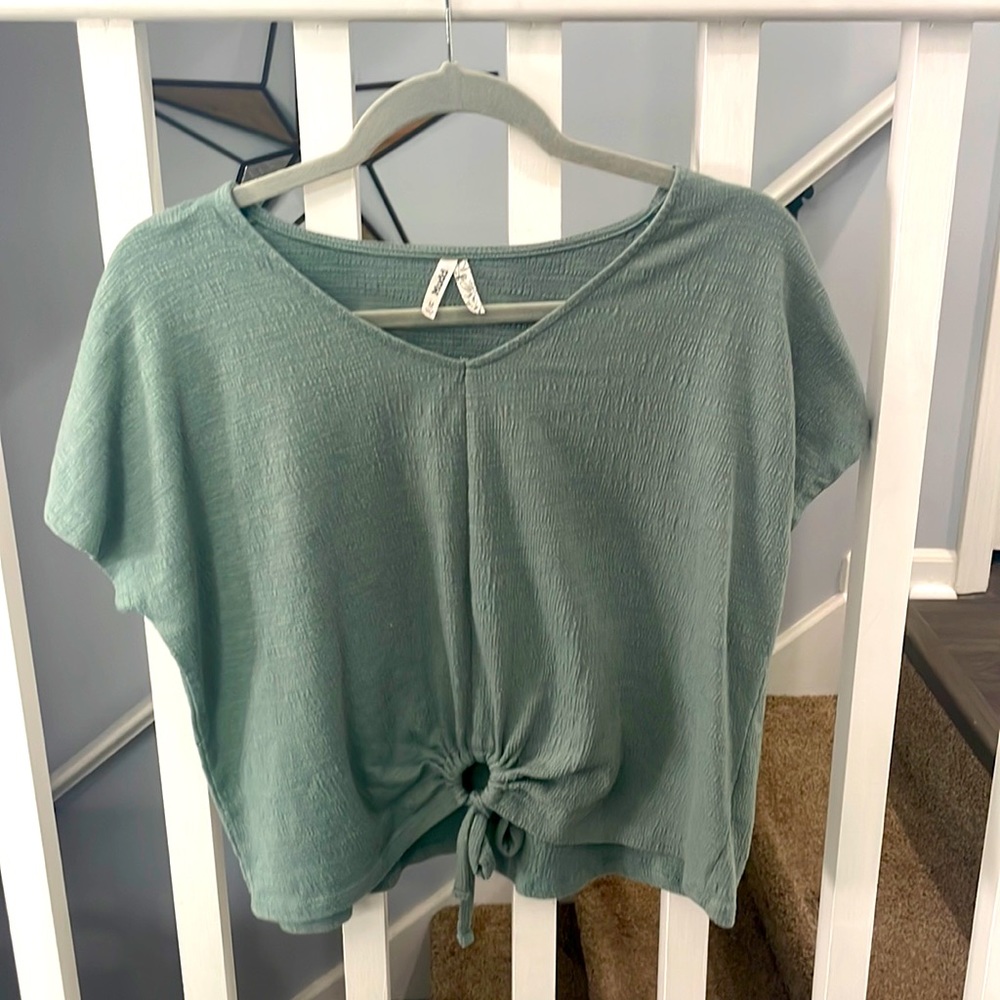 Cropped flowy t shirt